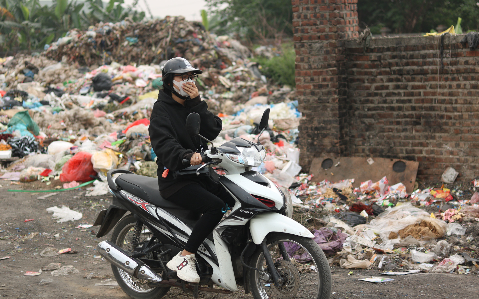Cận cảnh tình trạng ô nhiễm khủng khiếp tại Hoài Đức, Hà Nội
