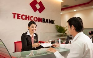 Techcombank: Lợi nhuận trước thuế kỷ lục 17.098 tỷ đồng, thu nhập nhân viên tăng mạnh