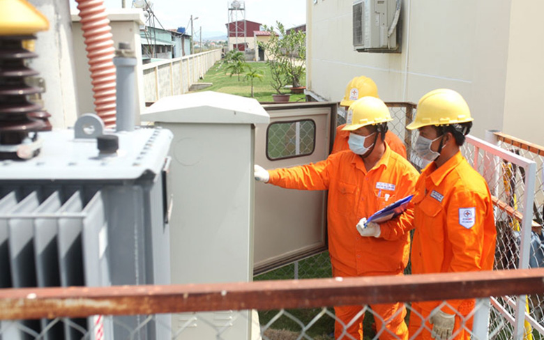 EVN vừa thực hiện tốt phòng chống dịch Covid- 19 vừa đảm bảo cung ứng điển cho phát triển kinh tễ xã hội