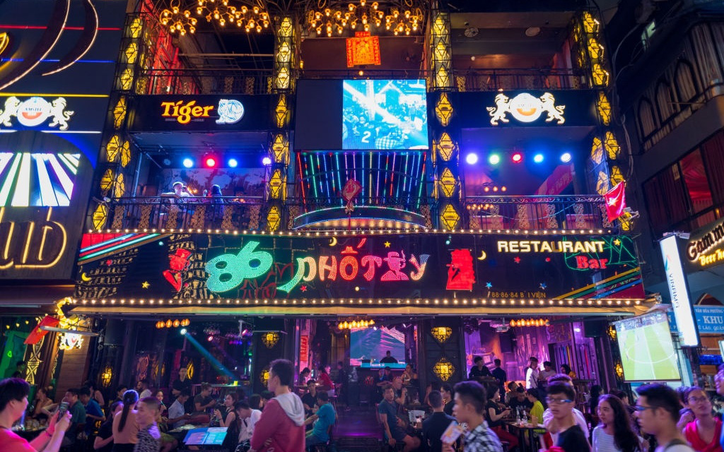 TP.HCM cho phép massage, spa, bar, vũ trường, karaoke được hoạt động
