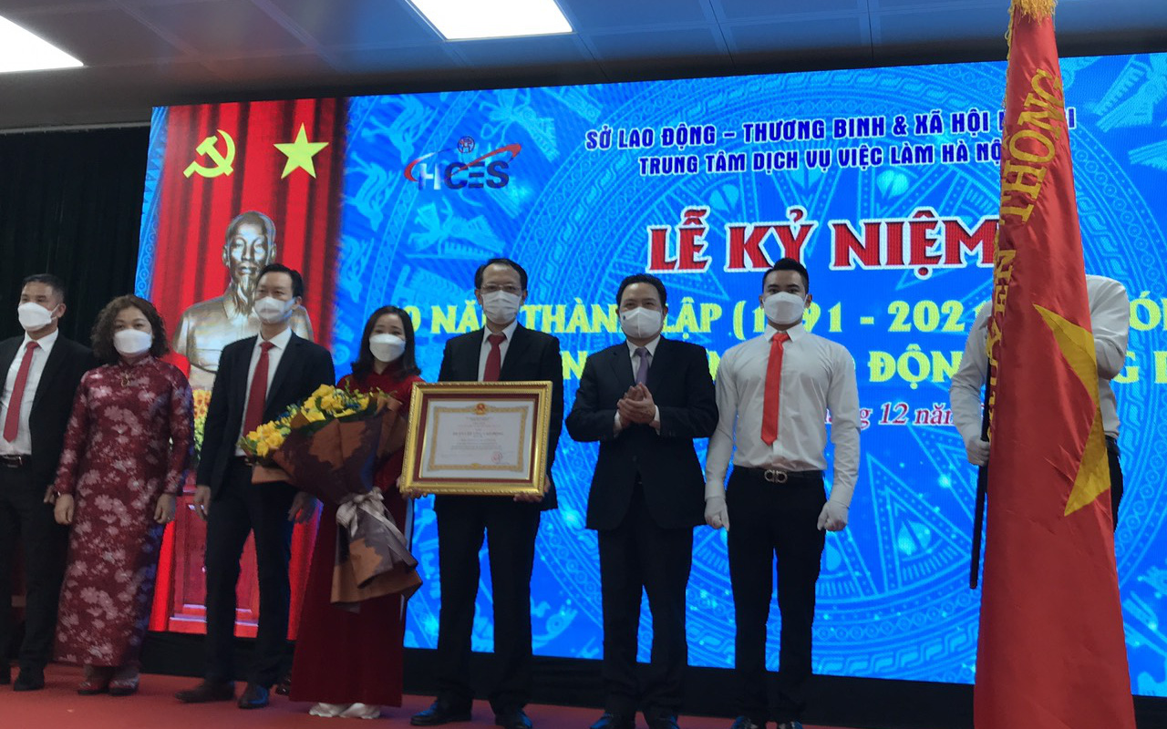 Trung tâm dịch vụ việc làm Hà Nội kỷ niệm 30 năm thành lập và đón nhận Huân chương Lao động hạng Ba