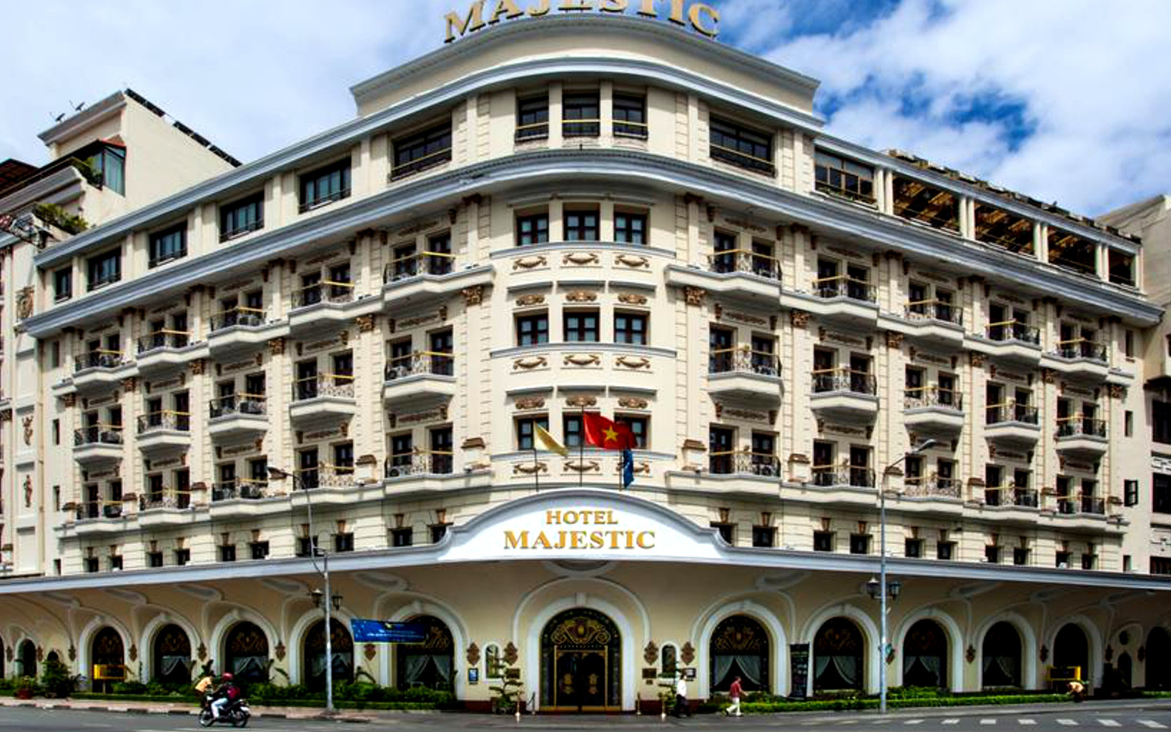 TP.HCM đề xuất không cổ phần hóa Saigontourist, loạt khách sạn trên "đất vàng" quận 1 liên quan gì?