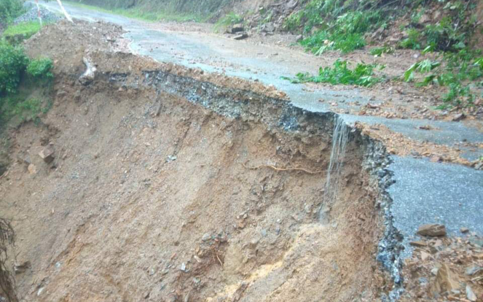 Lai Châu: Nhiều tuyến đường bị ngập úng, sạt lở do mưa to trên diện rộng