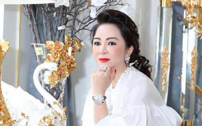 Choáng ngợp bộ sưu tập đồng hồ siêu đắt đỏ của bà Phương Hằng