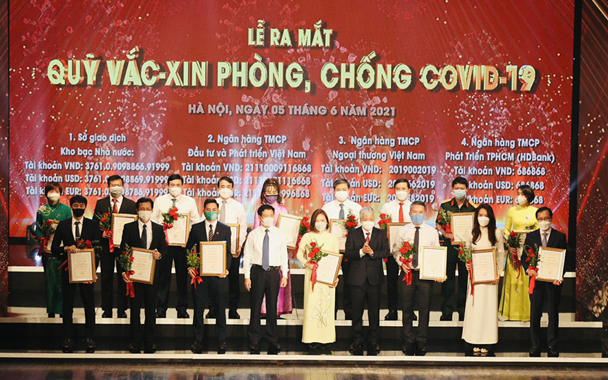 Agribank ủng hộ 60 tỷ đồng Quỹ Vắc -Xin phòng COVID-19