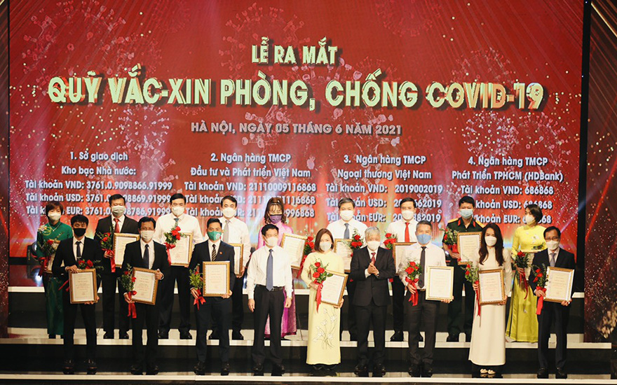 Agribank ủng hộ 60 tỷ đồng Quỹ Vắc -Xin phòng Covid-19