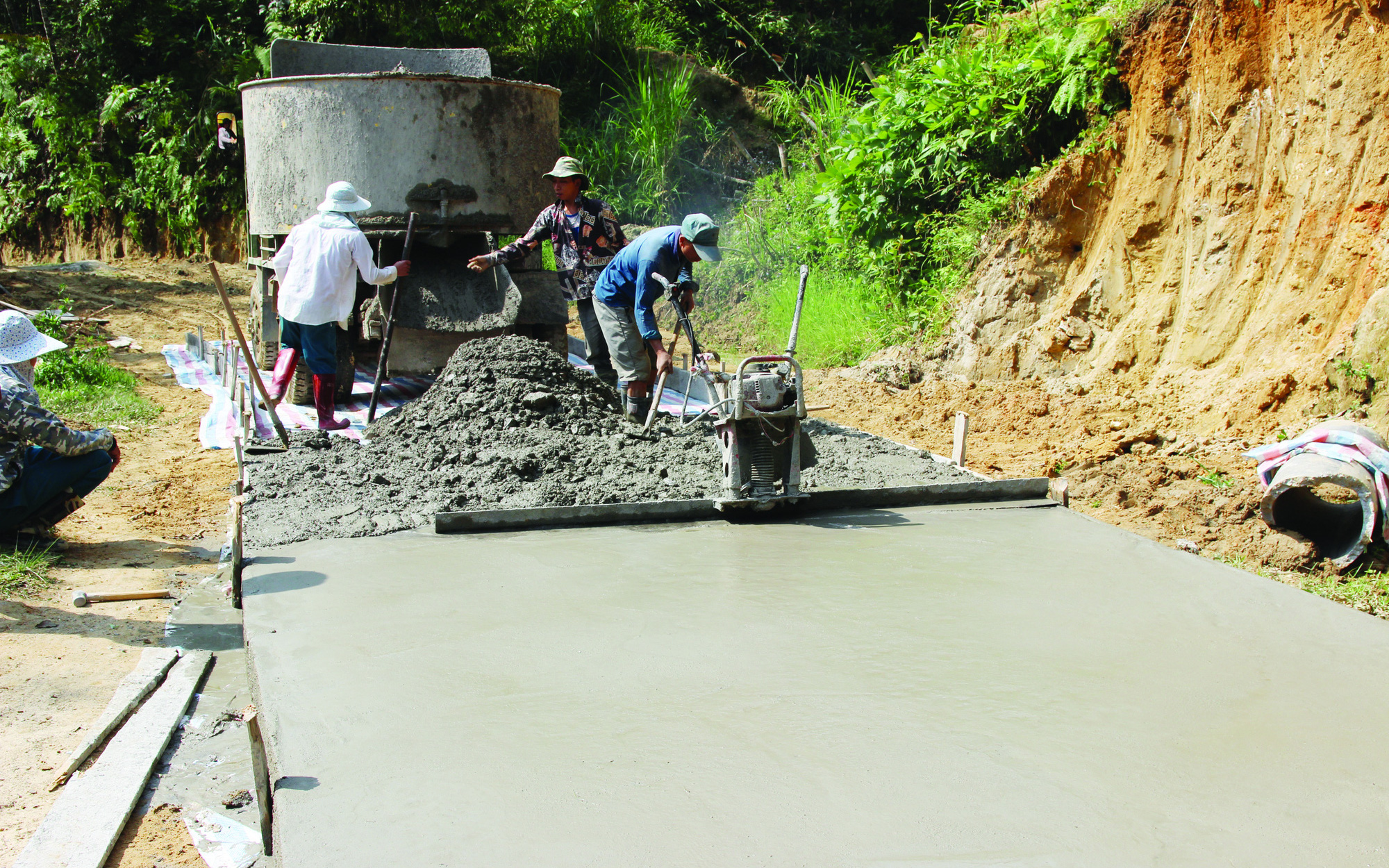 Xín Mần vượt khó hoàn thành  tiêu chí giao thông  trong xây dựng nông thôn mới
