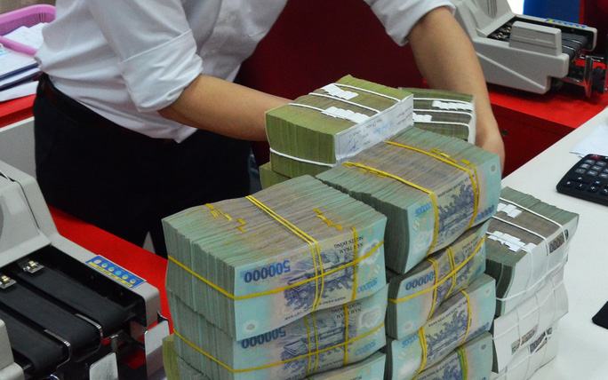 Ngân hàng lãi khủng, DN xin giảm mạnh lãi suất: Chuyên gia nói “không phải là bài toán thông minh”