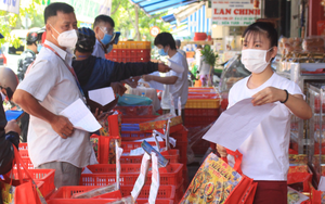 Dịch Covid-19: Tiệm bánh trung thu hiếm hoi ở TP.HCM mở cửa