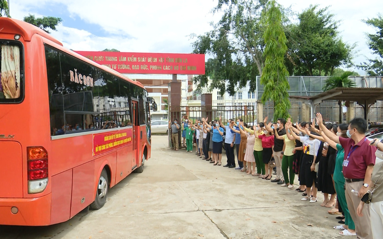 Sơn La: Cử thêm 60 cán bộ y tế hỗ trợ Phù Yên phòng, chống dịch Covid-19