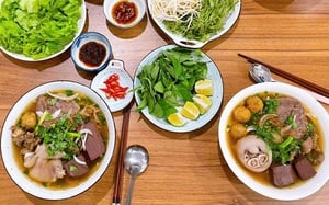 Cách nấu bún bò Huế dễ nhất mà vẫn đậm vị Sài thành