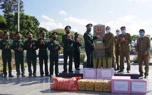 Nông thôn Tây Bắc: Lực lượng vũ trang Lào chúc Tết Bộ đội Biên phòng tỉnh Sơn La 