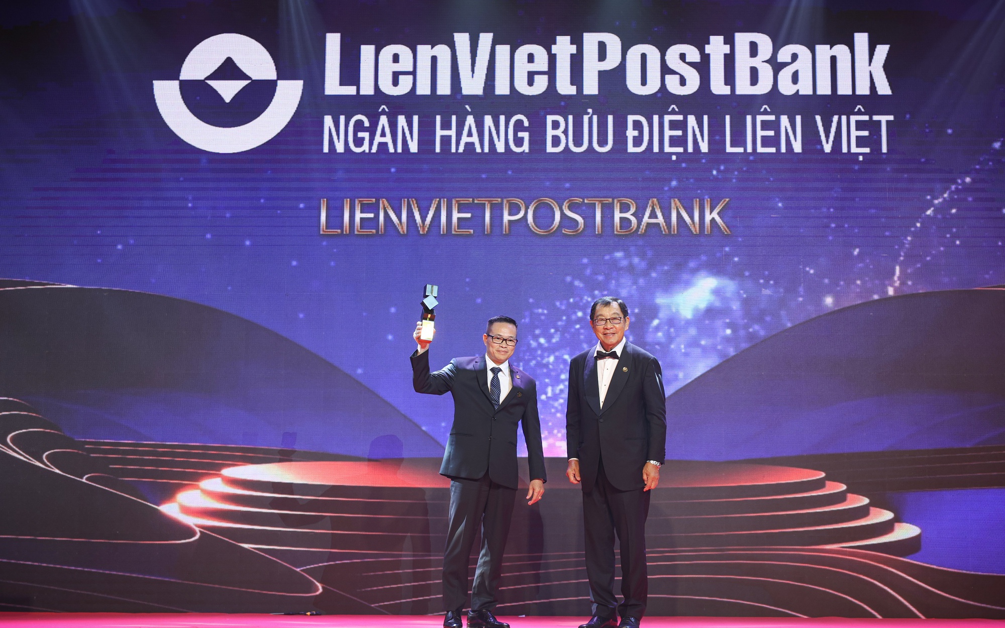 Bầu Thụy giữ "ghế nóng" Chủ tịch HĐQT LienVietPostBank - Ảnh 3.