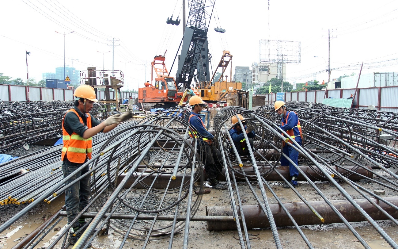 Năm 2023 Chính phủ dự kiến vay gần 26 tỷ USD, 65% tiền vay nợ để bù đắp bội chi