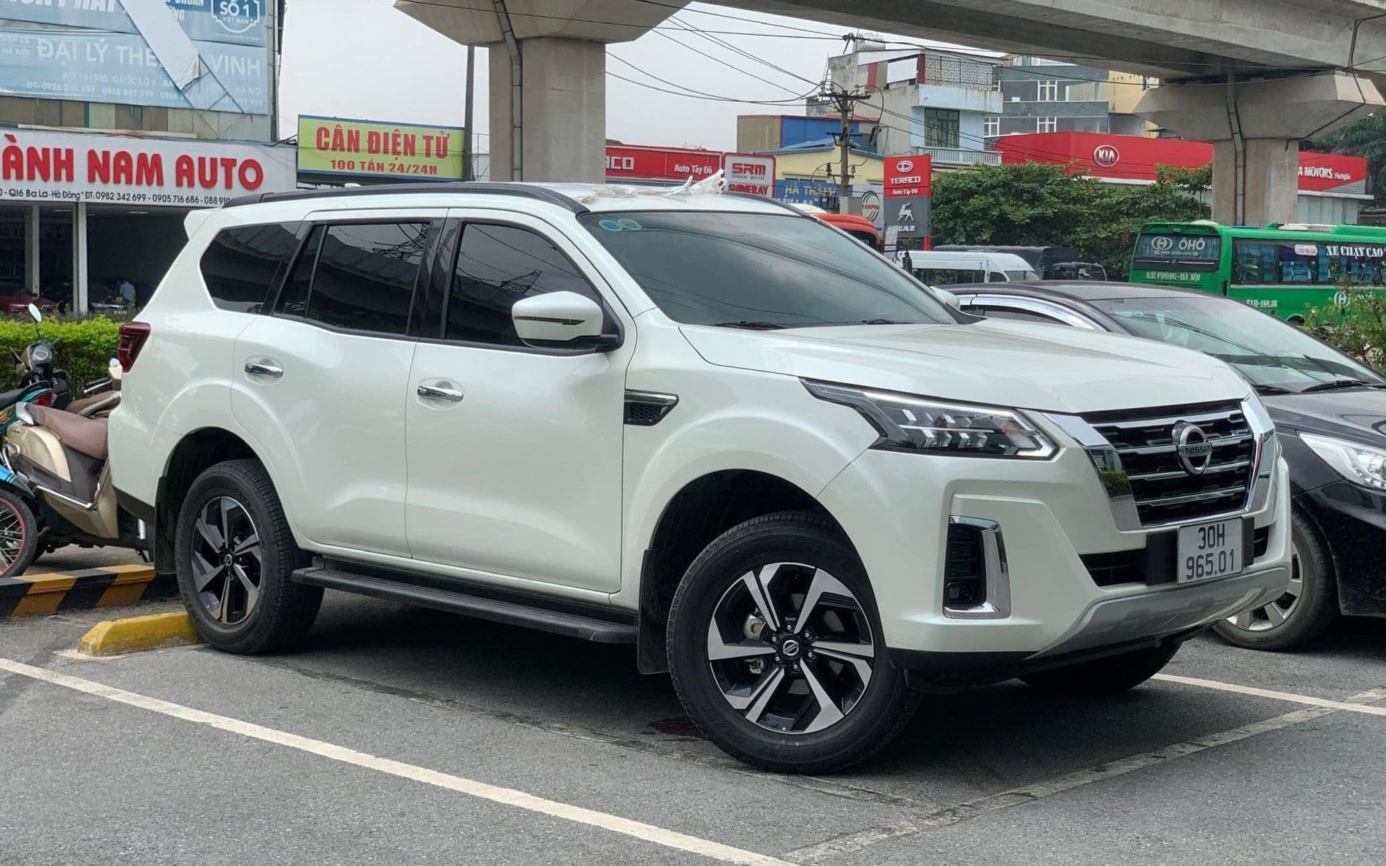 Chưa ra mắt, Nissan Terra 2022 đã ra biển tại đại lý, có gì đấu Toyota Fortuner, Ford Everest?