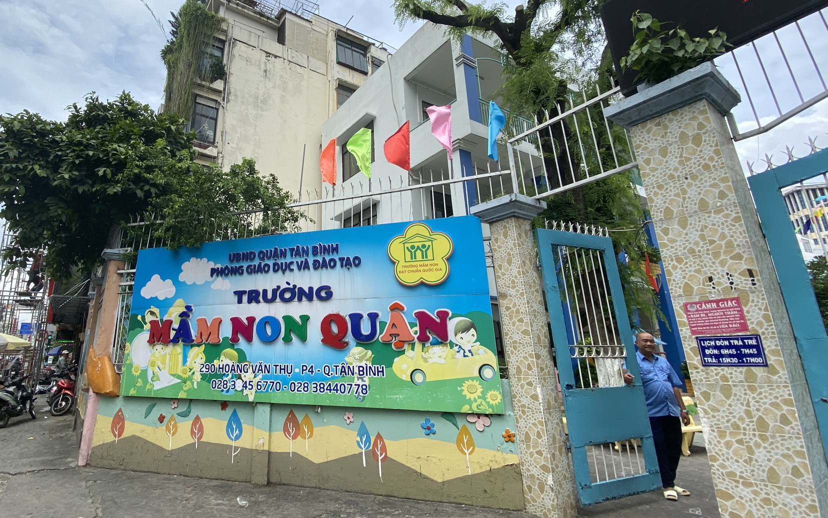 Vụ trường mầm non cấm phụ huynh mang sữa cho con ở quận Tân Bình: Một là mua sữa trường bán, hai là nhịn uống?