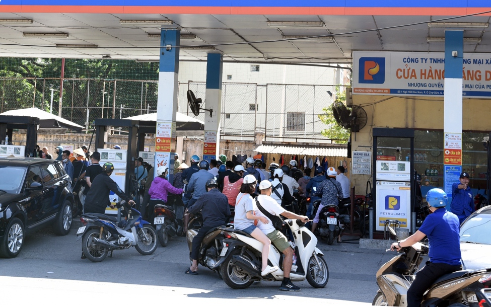 Hai Phó Thủ tướng đồng chủ trì cuộc họp khẩn bàn về điều hành xăng dầu