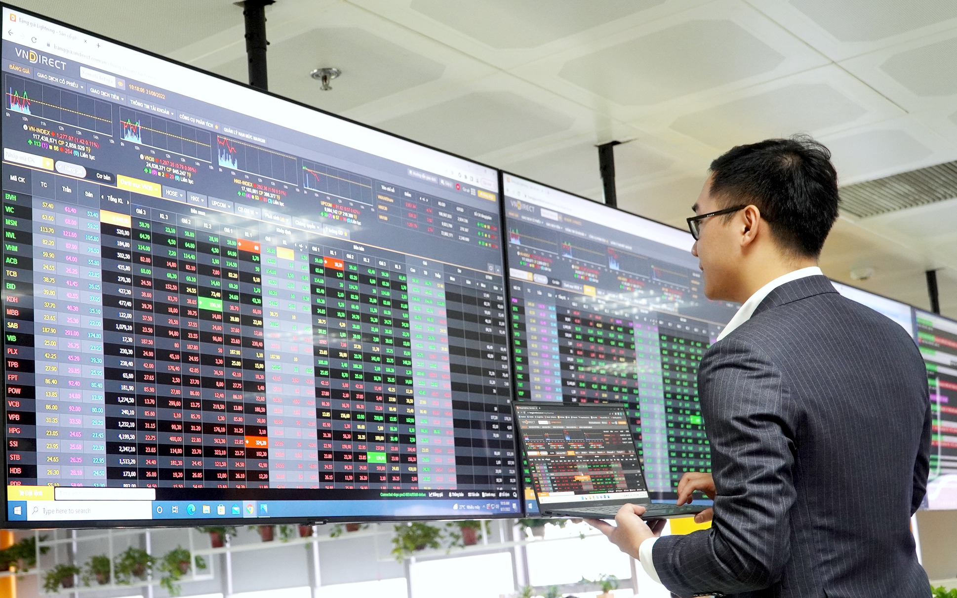 Chứng khoán bị bán tháo, Vn-Index "tục dốc": Ủy ban Chứng khoán Nhà nước thông tin "khẩn"