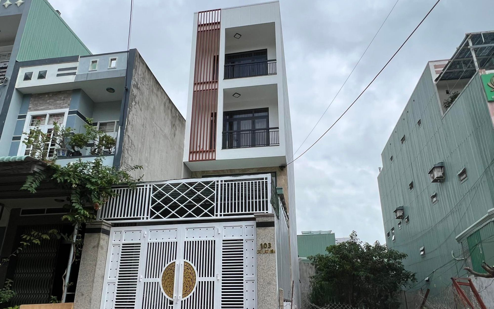 Bình Định: Công trình nhà 3 tầng của gia đình Bí thư phường xây lấn chỉ giới hành lang mương thoát nước