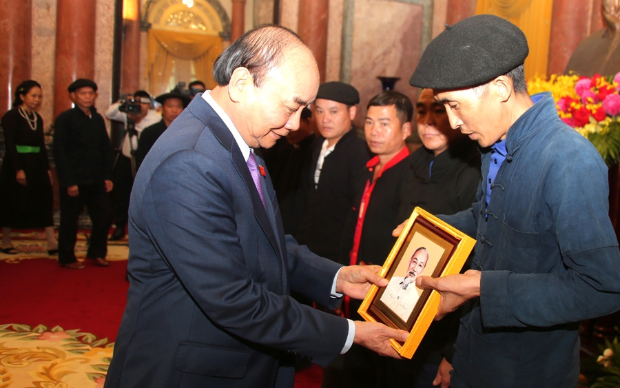 Chủ tịch nước Nguyễn Xuân Phúc gặp mặt người có uy tín tiêu biểu trong đồng bào dân tộc thiểu số tỉnh Hà Giang