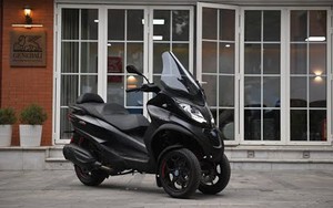 Piaggio MP3 - xe tay ga 3 bánh về Việt Nam có gì đặc biệt?