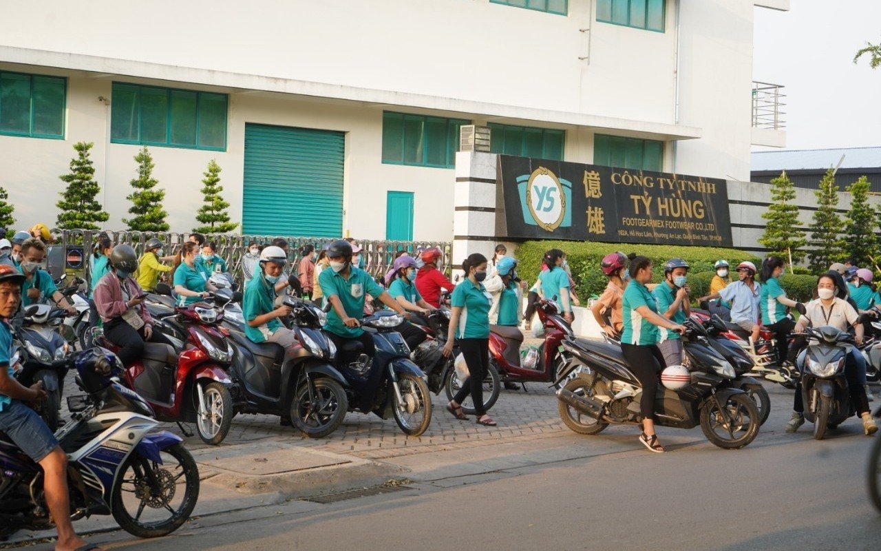 Làm việc bao lâu, người lao động có được hưởng trợ cấp mất việc?