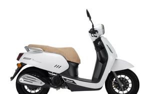 Benelli Panarea 125 sở hữu giá bán hợp lý và ngoại hình bắt mắt