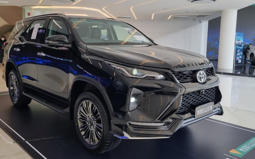 Toyota Fortuner 2023 cập nhập gói độ Modellista cực "ngầu"