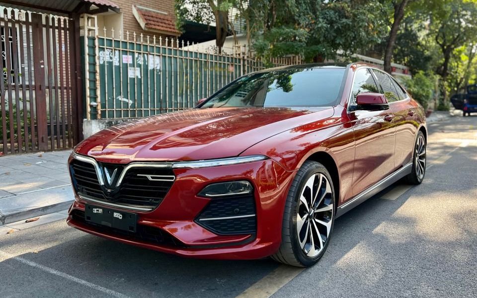 Sau 3 năm sử dụng, chủ xe VinFast Lux A2.0 rao bán giá bất ngờ