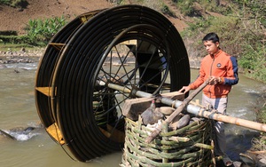 Xôn xao chiếc cọn nước "tân cổ giao duyên" của chàng nông dân vùng cao Sơn La khiến giới trẻ "sốt sình sịch"