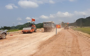 Cao tốc Bắc - Nam: Thiếu nguồn vật liệu đất đắp nền khiến dự án thành phần bị chậm 