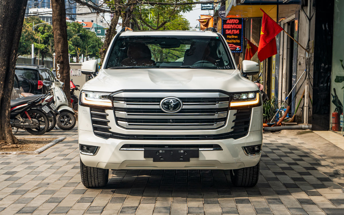 Trải nghiệm Toyota Land Cruiser 2022 MBS 4 ghế Vip &quot;độc nhất&quot; Việt Nam