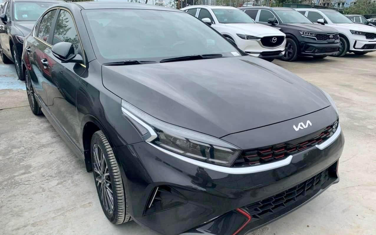 Ảnh thực tế KIA K3 1.6T 2022 vừa về đại lý, gây áp lực mạnh lên Honda Civic RS với giá bán hấp dẫn