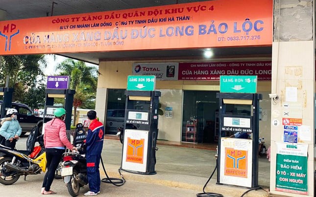 Chỉ cho đổ 30.000 đồng/lần mua, cửa hàng xăng dầu bị xử phạt nặng