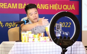 Tiểu thương, người buôn bán nhỏ đi học livestream