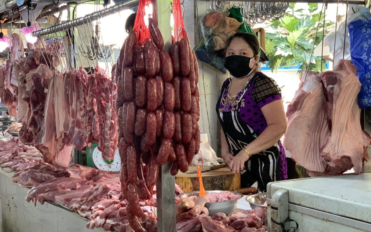 Doanh nghiệp kìm giá để chia sẻ khó khăn với người tiêu dùng