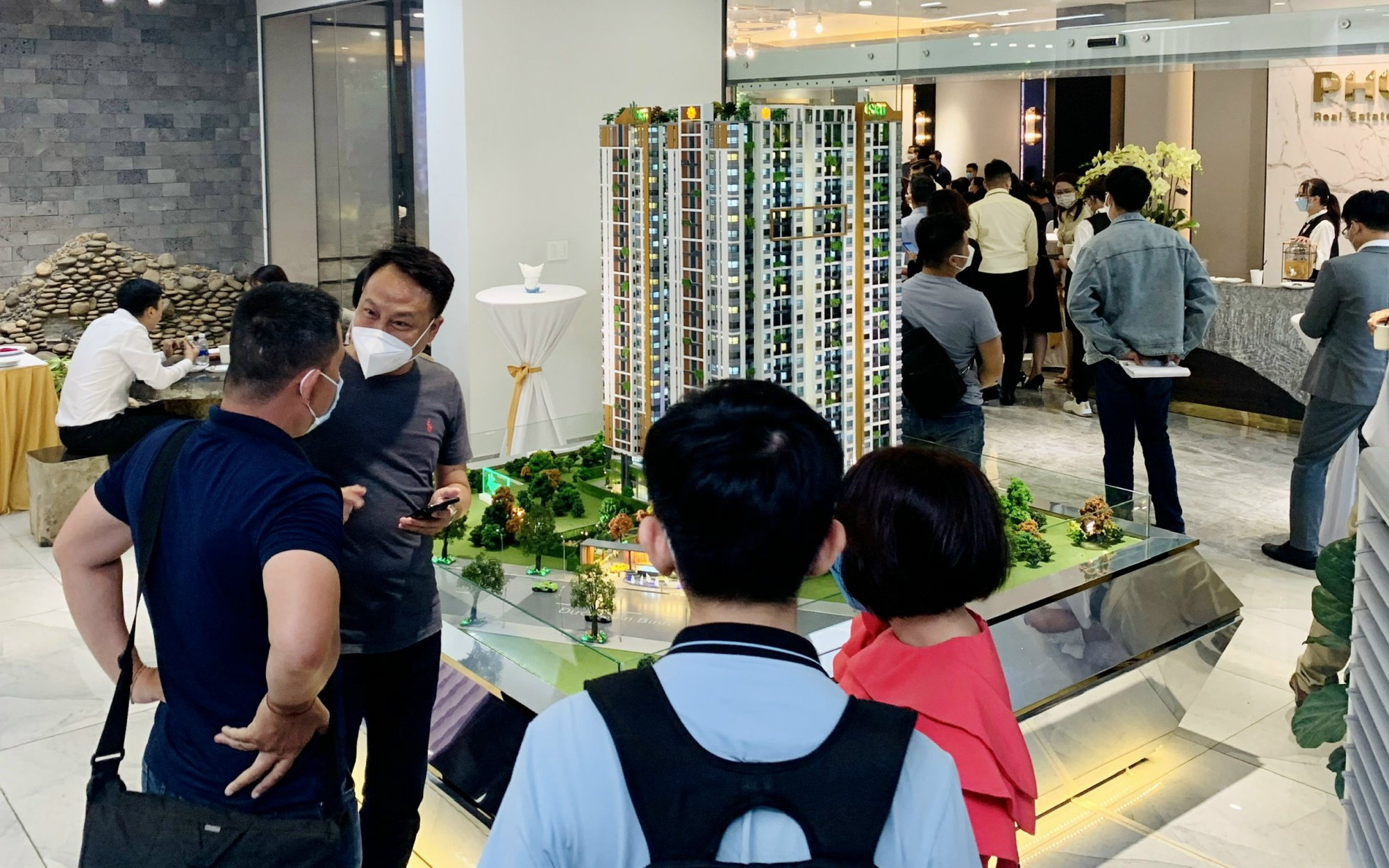 Gỡ khó cho người mua nhà khi ngân hàng siết cho vay bất động sản