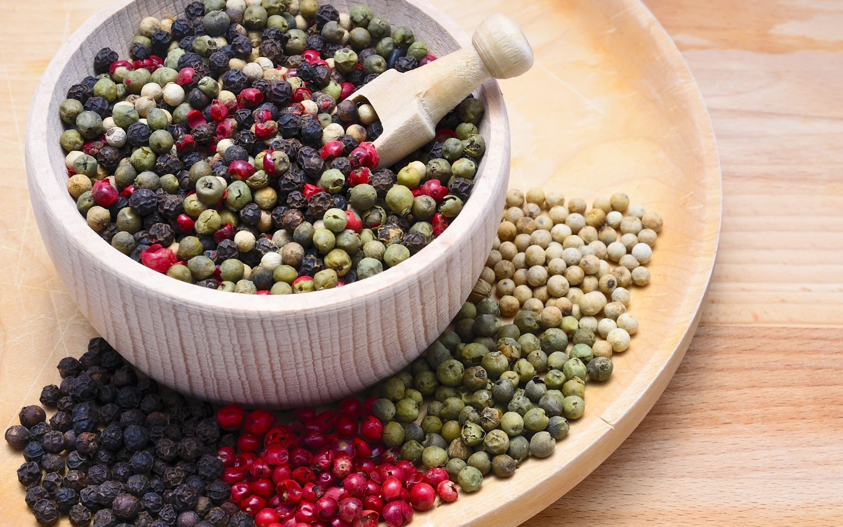 Giá nông sản hôm nay 4/4: Cà phê Arabica vẫn tích cực; tiêu và heo hơi đi ngang