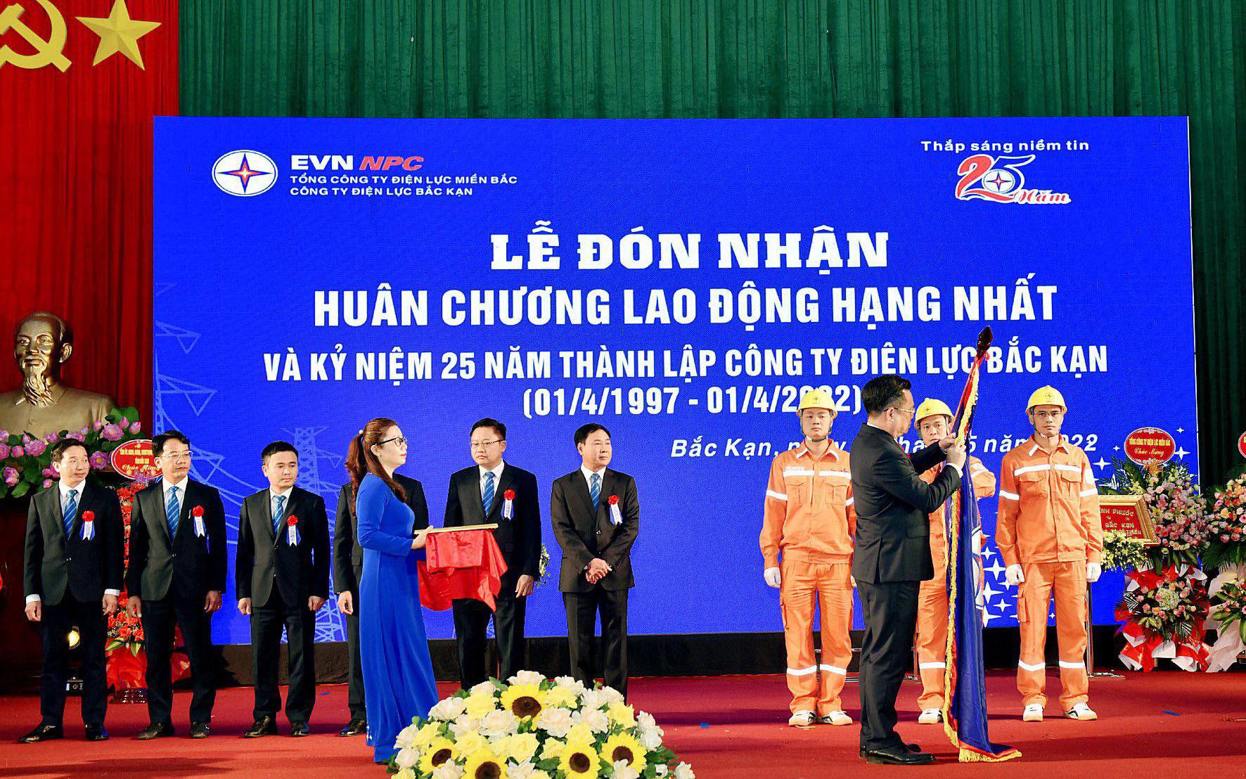 Công ty Điện lực Bắc Kạn vinh dự đón nhận Huân chương Lao động hạng Nhất của Chủ tịch nước