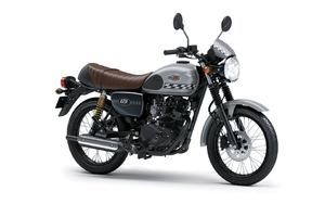  Kawasaki W175 2023 đặc trưng với phong cách cổ điển