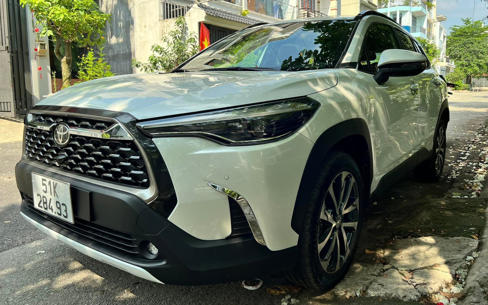 Giật mình Toyota Corolla Cross chạy 17km đã rao bán giá khó tin