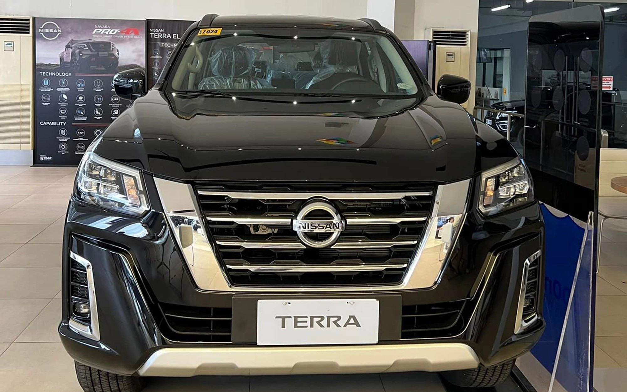 Ảnh thực tế Nissan Terra 2022 về Việt Nam đấu Toyota Fortuner, Ford Everest