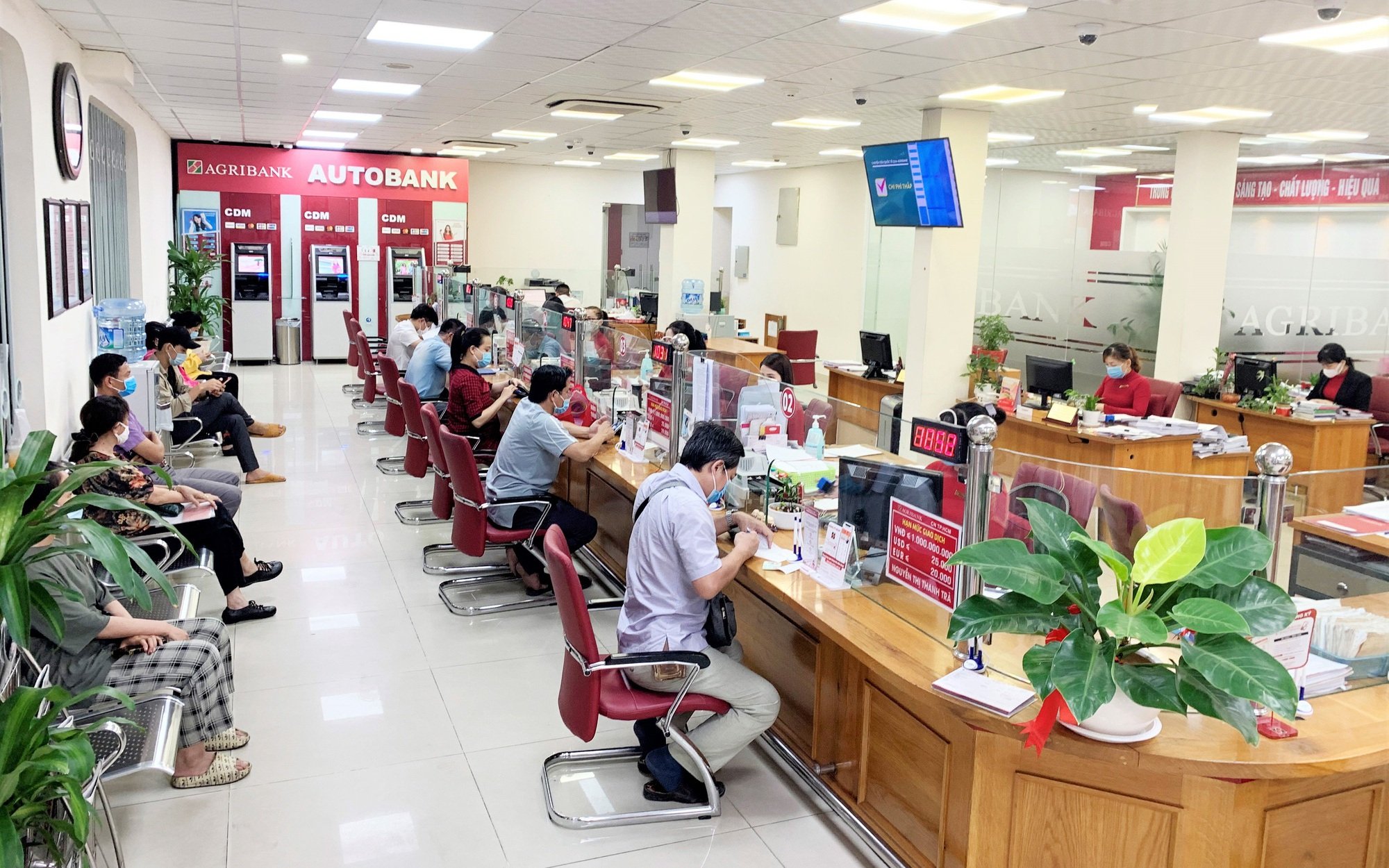 Nóng: "Ông lớn" ngân hàng đầu tiên "tiết lộ" về hạn mức hỗ trợ lãi suất 2%