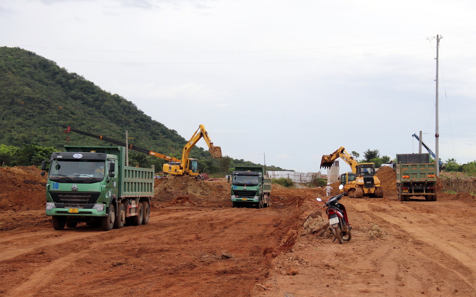 Nhà thầu cao tốc Bắc - Nam &quot;kiệt sức&quot; vì &quot;bão&quot; giá vật liệu