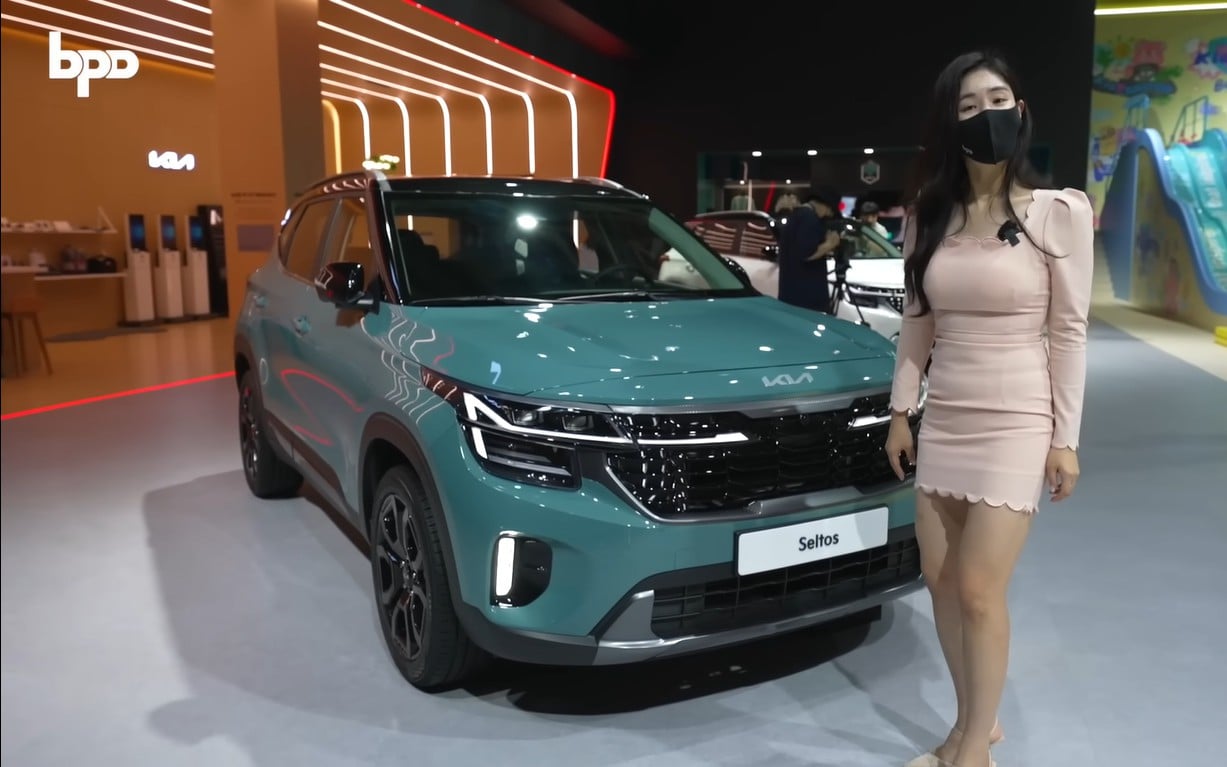 Người đẹp trải nghiệm chi tiết KIA Seltos 2023, sắp về Việt Nam đấu Toyota Corolla Cross