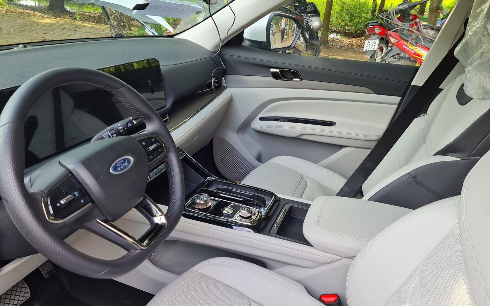 Lộ ảnh thực tế nội thất, động cơ Ford Territory 2022 sắp ra mắt Việt Nam, phả hơi nóng lên Hyundai Tucson
