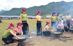 Về Ngọc Chiến - "miền quê cổ tích" trải nghiệm lễ mừng cơm mới