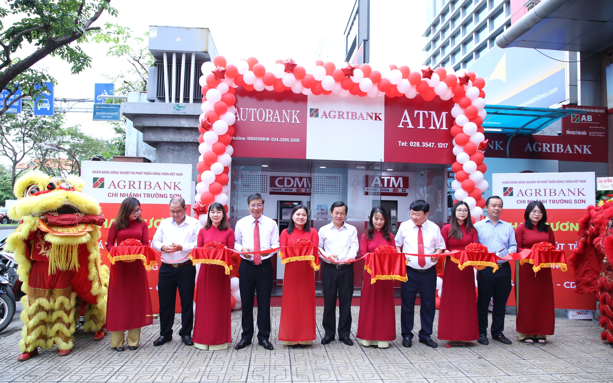 Agribank Chi nhánh Trường Sơn khai trương máy gửi rút tiền tự động AutoBank CDM