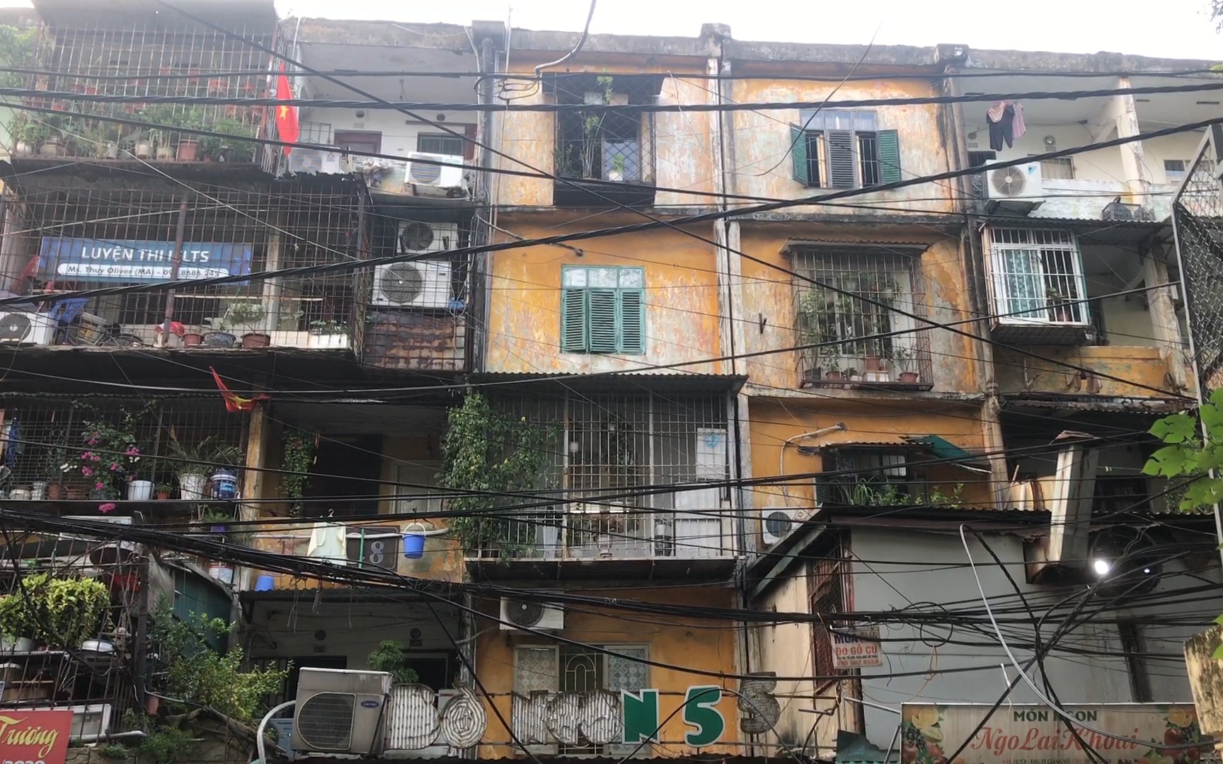 Hà Nội: Cận cảnh những khu nhà chung cư cũ sắp phải phá dỡ 