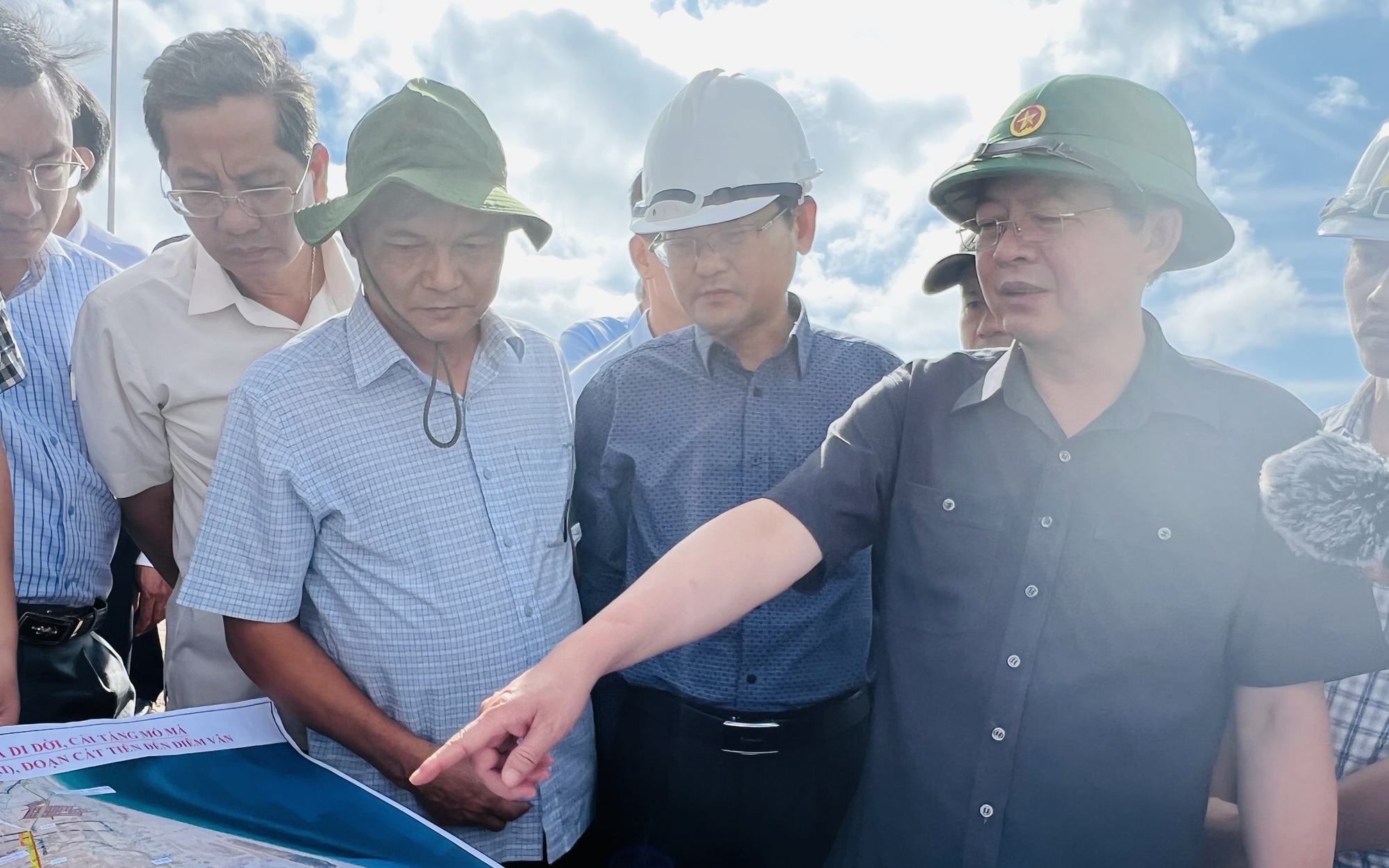 Xử lý trách nhiệm người đứng đầu địa phương, nếu để xây nhà trái phép dọc đường ven biển Bình Định